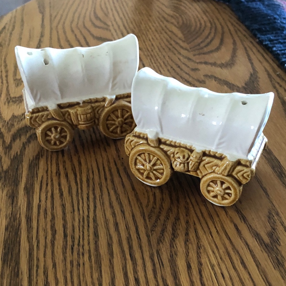 Decorative Covered Wagon Salt and Pepper Shakers - White and Tan